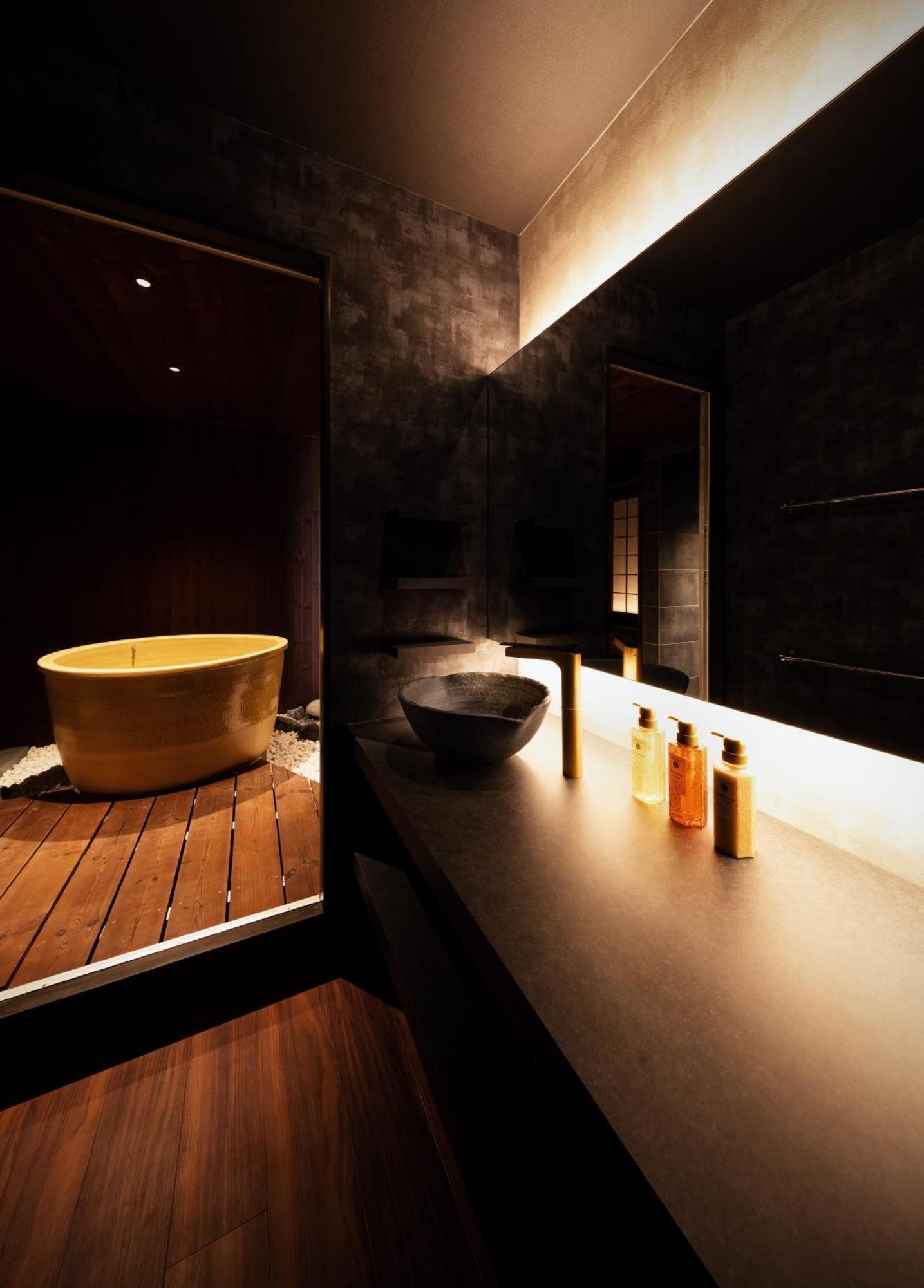 古今 天下茶屋 With A Private Parking Lot And A Half Open-Air Bath And Direct To Kix Villa Osaka Exterior photo